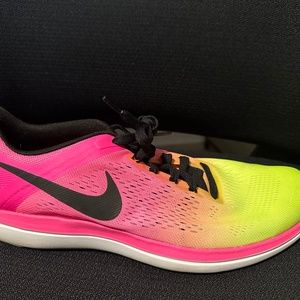 Nike Free RN Unlimited Olympic Collection Shoes Mens 10.5 Pink Yellow